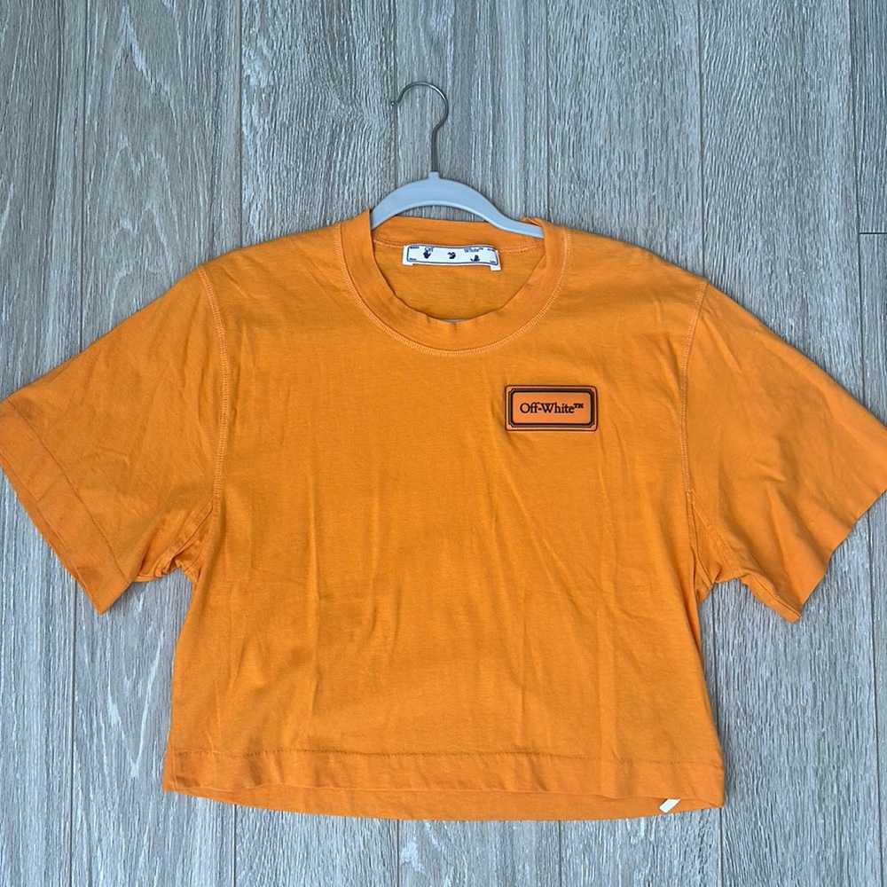 Women’s off white crop top